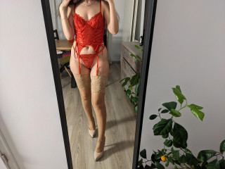 Alter: 29 / Schütze - Alter: 165 / schlank - Geschlecht: weiblich - Ausrichtung: bisexuell - Haare: braun / sehr lang - Piercing: keins - bewebmaster-Alter: B - Hautfarbe: weiss - Augen: braun - Rasur: vollrasiert